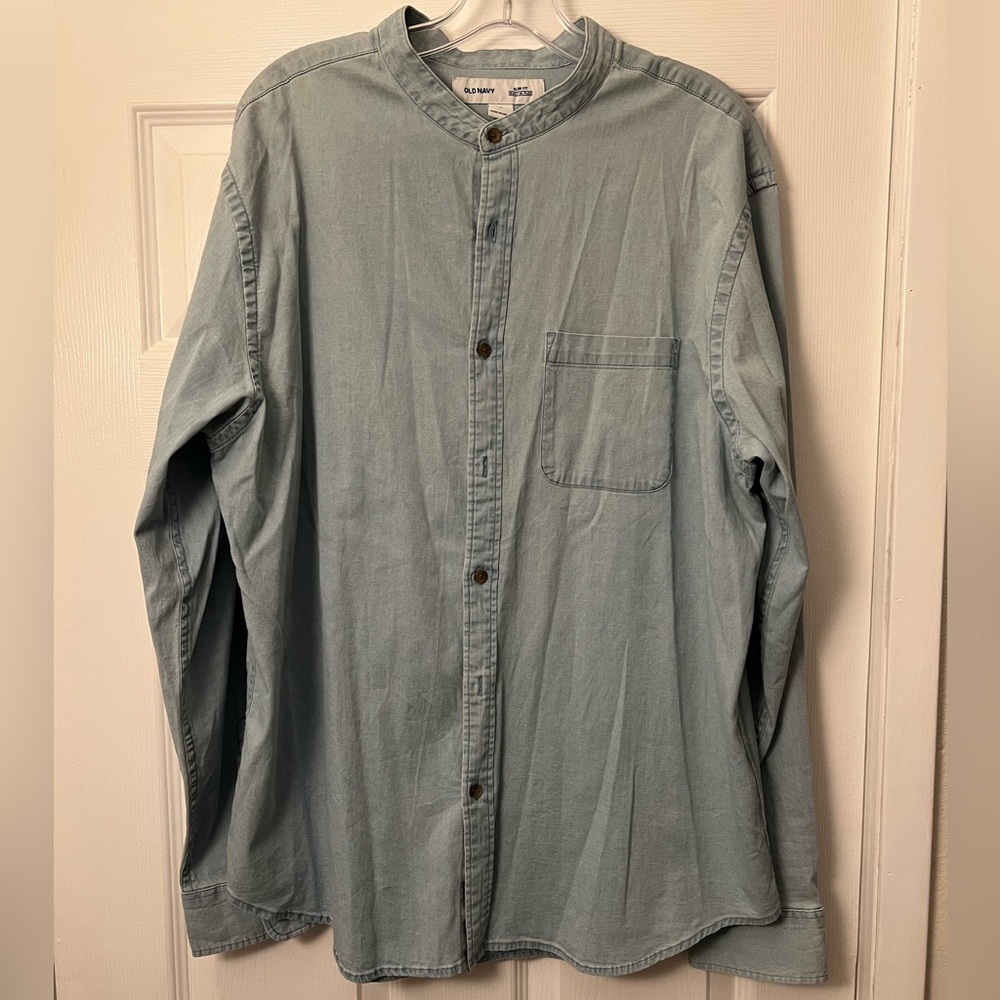 Old Navy Men’s Light Blue Button-Up Shirt NWOT
